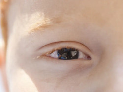Cartilha sobre saúde ocular na infância orienta pais e professores