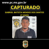 Acusado de latrocínio que estava foragido se entrega à polícia após divulgação de cartaz