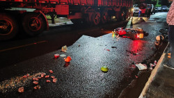 Motociclista morre ao bater em traseira de carreta estacionada em cidade de MS