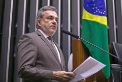 Vander diz que PT vai romper com Eduardo Riedel após governador criticar prisão de Bolsonaro