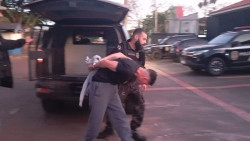 Homem que feriu dois a tiros em saída de boate no centro de Dourados é preso