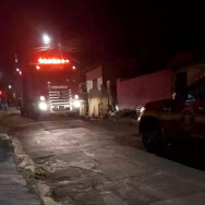 Homem morre carbonizado após fazer fogueira dentro de casa para se aquecer