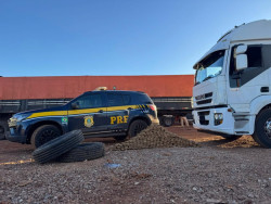 Com apoio aéreo, caminhoneiro é preso com 231 quilos de maconha e 101 celulares
