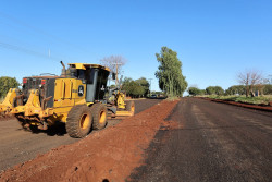Após 30 anos de espera, prefeitura leva cascalhamento ao Campo Belo