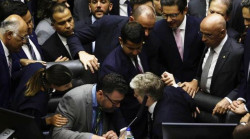 Pollon enfrenta duas sindicâncias na Câmara: sentar na cadeira do presidente e discurso raivoso