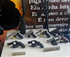 Polícia apreende arsenal de CAC investigado por violência doméstica contra a ex-mulher