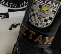 Usando tornozeleira, mulher trans é presa pela PM após assaltar adolescente em viaduto