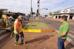 Com ruas recapeadas, prefeitura inicia sinalização de trânsito no Grande Água Boa