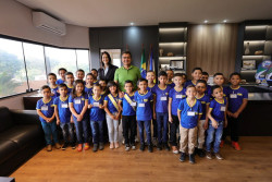 Prefeitura recebe alunos da Escola Luiz Antonio em projeto Dourados 90 anos