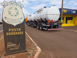 Busca por caminhonete roubada leva PRF a carga milionária de drogas em Dourados