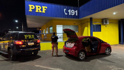 PRF apreende quase meia tonelada de maconha e recupera veículo em Dourados