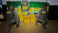 Polícia apreende quase 1 tonelada de maconha e fecha entreposto na fronteira