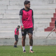 Jogador boliviano é acusado de pilotar avião apreendido no Paraguai