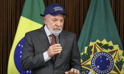 Lula defende regulação de big techs durante reunião ministerial