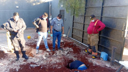 Corpo esquartejado é encontrado enterrado no quintal de casa na fronteira