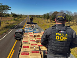 DOF prende carreteiro e apreende 12,6 mil pacotes de cigarros do Paraguai