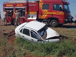 Carros batem de frente em rodovia estadual e homem morre preso às ferragens
