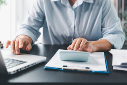 INSS para autônomos e MEIs: como escolher a contribuição certa e garantir um futuro mais seguro