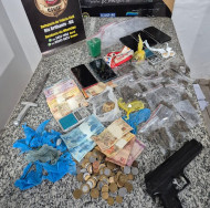 Polícia descobre delivery de drogas e prende três em dois endereços usados por traficantes