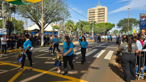 Dourados realiza um dos maiores Desfiles Cívico-Militares da história