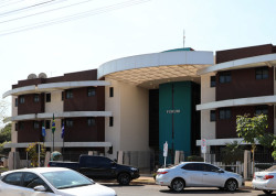 Justiça condena ex-prefeito e empresa por irregularidade em contratos de coleta de lixo