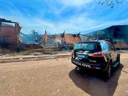 Enciumada, mulher coloca fogo em ferro-velho e causa prejuízo superior a R$ 2 milhões