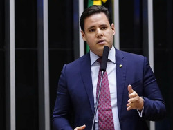 Moraes autoriza Bolsonaro a receber visita de relator da anistia