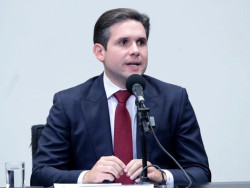 Motta anuncia a votação da PEC das Prerrogativas para hoje