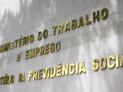 Governo notifica patrões sobre atraso do FGTS de empregadas domésticas