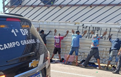 Polícia Civil prende 4 pessoas e recupera diversos objetos furtados durante operação