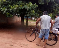 Homem é encontrado morto por populares com sinais de facadas