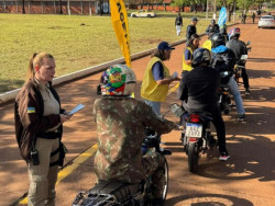 Prefeitura leva Semana Nacional do Trânsito à 4ª Brigada de Cavalaria Mecanizada