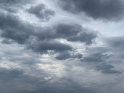 Sol aparece entre nuvens e tempo segue firme nesta quinta-feira em Dourados