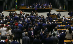 Câmara aprova isenção do Imposto de Renda para quem ganha até R$ 5 mil