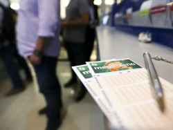 Mega-Sena acumula e prêmio principal vai para R$ 12 milhões