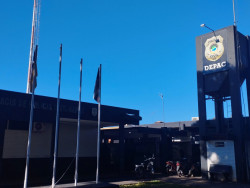 Mulher é agredida com socos e chutes por marido em crise de ciúmes na Aldeia Bororó