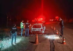 Corpo é carbonizado dentro de carro na BR-163; polícia ainda não identificou a vítima