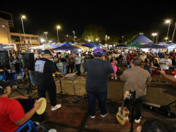 Feira Sabores estreia com grande sucesso e movimenta o Parque dos Ipês