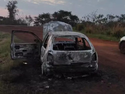 Casal de irmãos é preso por suspeita de assassinar homem e incendiar carro com corpo dentro