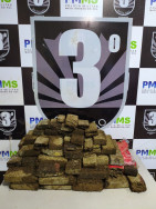 Polícia Militar apreende 33,6 quilos de maconha abandonada em área rural de Dourados