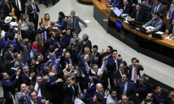 Câmara aprova retirada da MP alternativa ao IOF; texto caduca