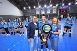 Município premia os campeões do voleibol nos Jogos Abertos de Dourados