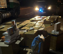 1.228 iPhones: caminhão com sucata levava R$ 22 milhões em contrabando