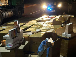 Motorista de caminhão que levava carga milionária de contrabando paga fiança de R$ 30 mil