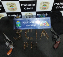 Polícias Civil e Militar apreendem armas de fogo e prendem homem em Itaporã