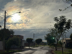 Dia de sol entre nuvens, névoa ao amanhecer e máxima de 31ºC em Dourados