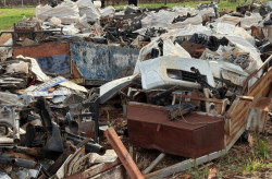 Detran de MS oferece lote único de 60 toneladas de restos de veículos