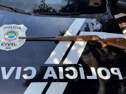 Polícia Civil realiza operação contra violência doméstica e apreende arma de fogo