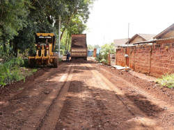 Bairro Estrela Porã recebe melhorias e Marçal anuncia limpeza de área verde