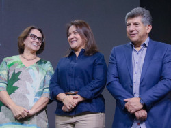 Prefeita repete “presente de Natal” e vai cortar salários de comissionados para garantir 13º